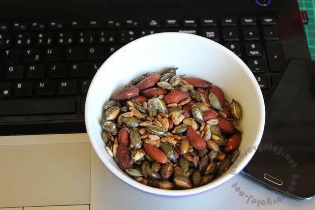 recept na pražené semienka a oriešky plné proteínov a minerálov