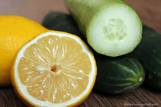 diy osviežujúci uhorkovo-citrónový toner na tvár